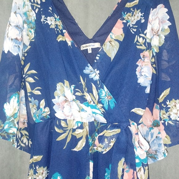 FLORAL SHORTS ROMPER - Picture 5 of 13